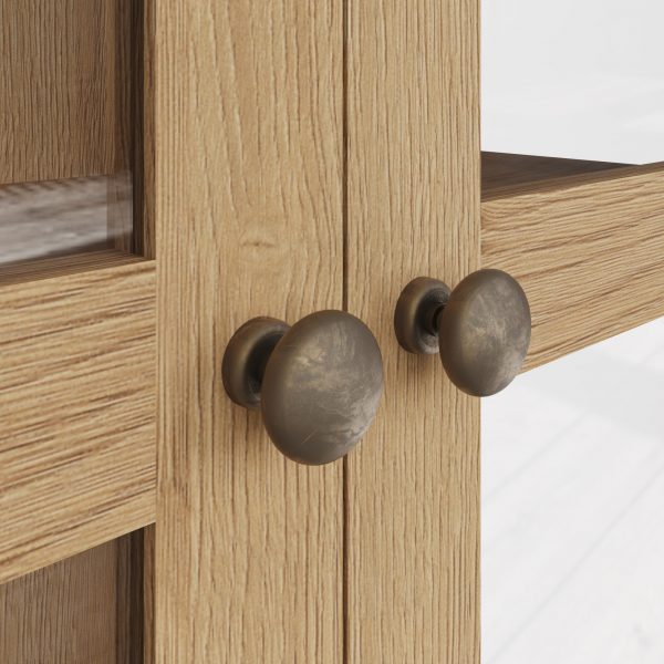Carthorpe Oak Display Cabinet knobs scaled