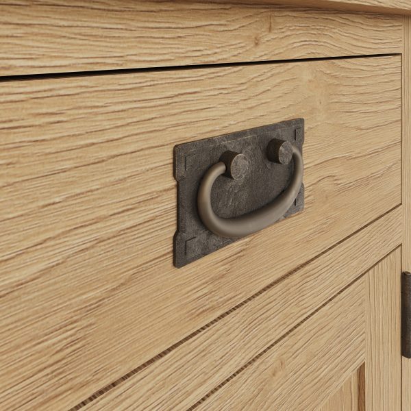 Carthorpe Oak Small Cupboard handle scaled