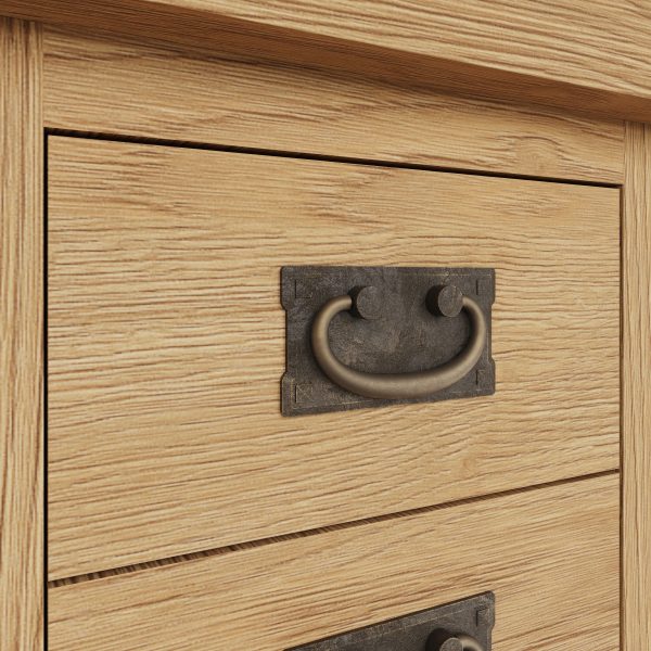 Carthorpe Oak 3 Drawer Bedside handle scaled