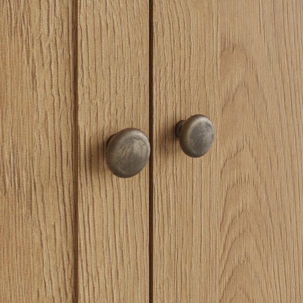 Carthorpe Oak Corner Cabinet knobs scaled