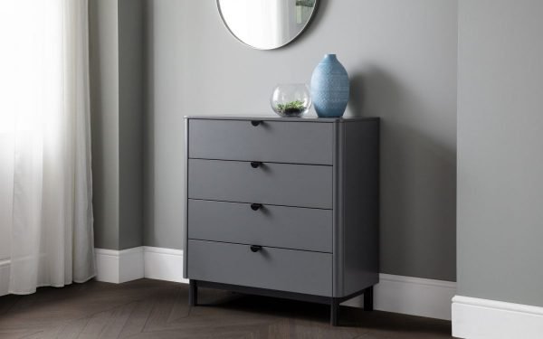 chloe 4 drawer chest roomset