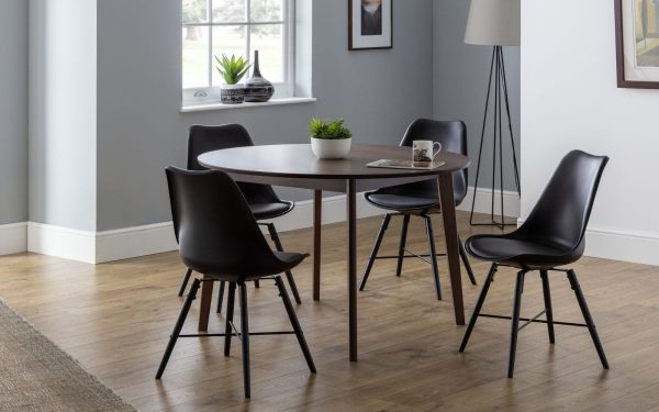 farringdon table 4 black kari chairs roomset