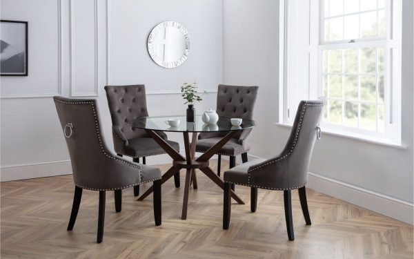 veneto chairs 4 chelsea small table roomset