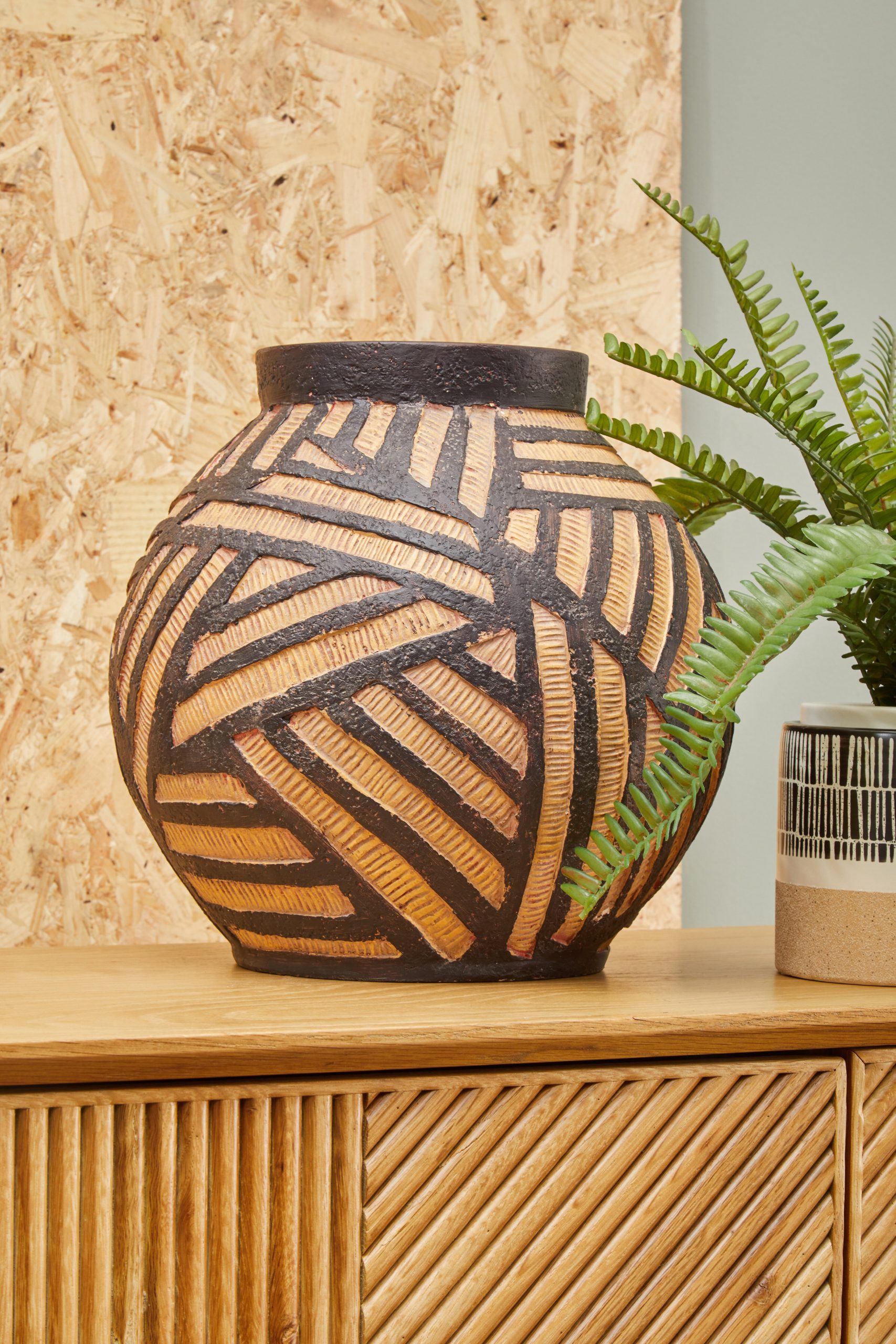 Domus Round Natural And Black Planter 8 scaled jpeg